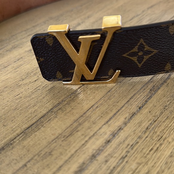 Authentic Loui Vuitton Initiales Leather brown belt . 106 cm - Picture 6 of 8